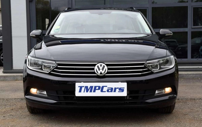 Volkswagen Passat cena 62900 przebieg: 152000, rok produkcji 2019 z Piława Górna małe 379